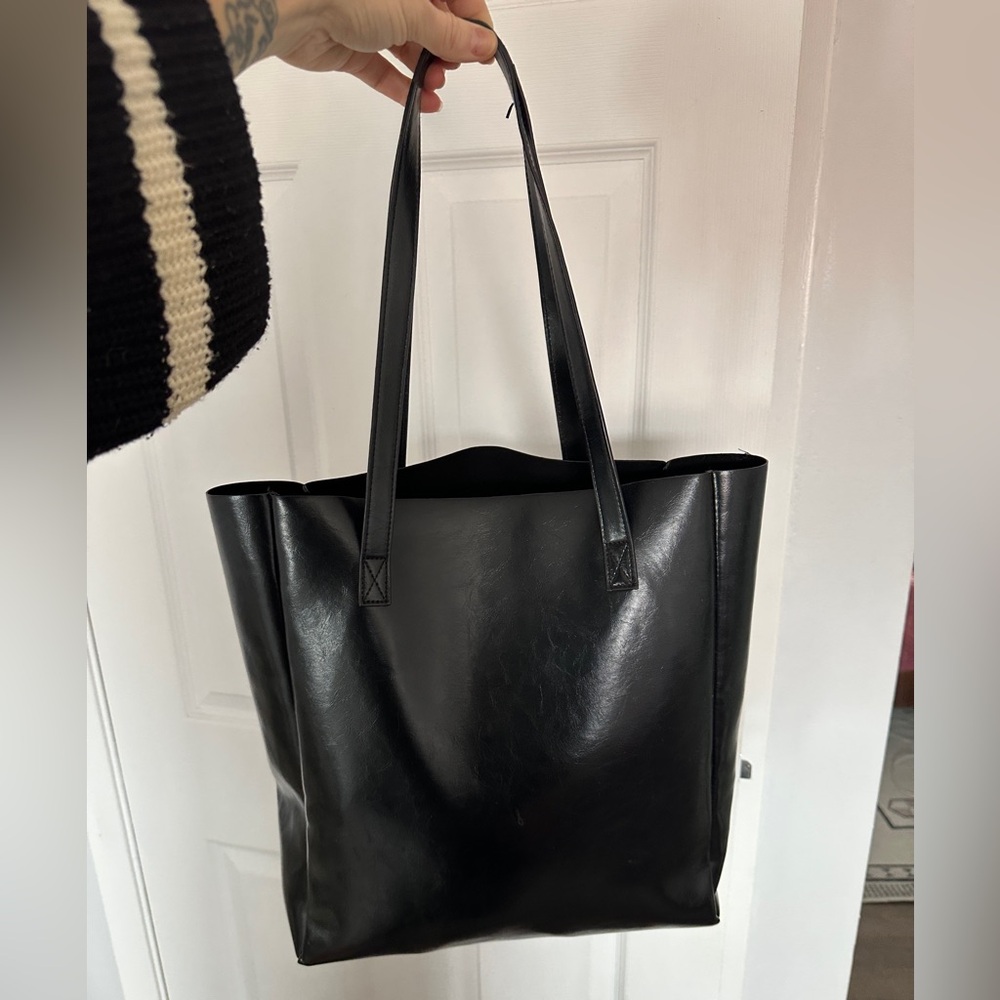 Fake leather black tote